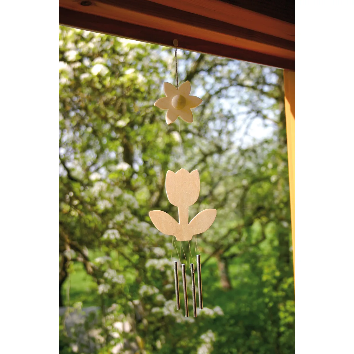 Windspiel, Holz, Blume, hängend, Deko außen, Windspiele, Holzschmuck, Blumenmotiv, Mobile, handgefertigte Dekoration