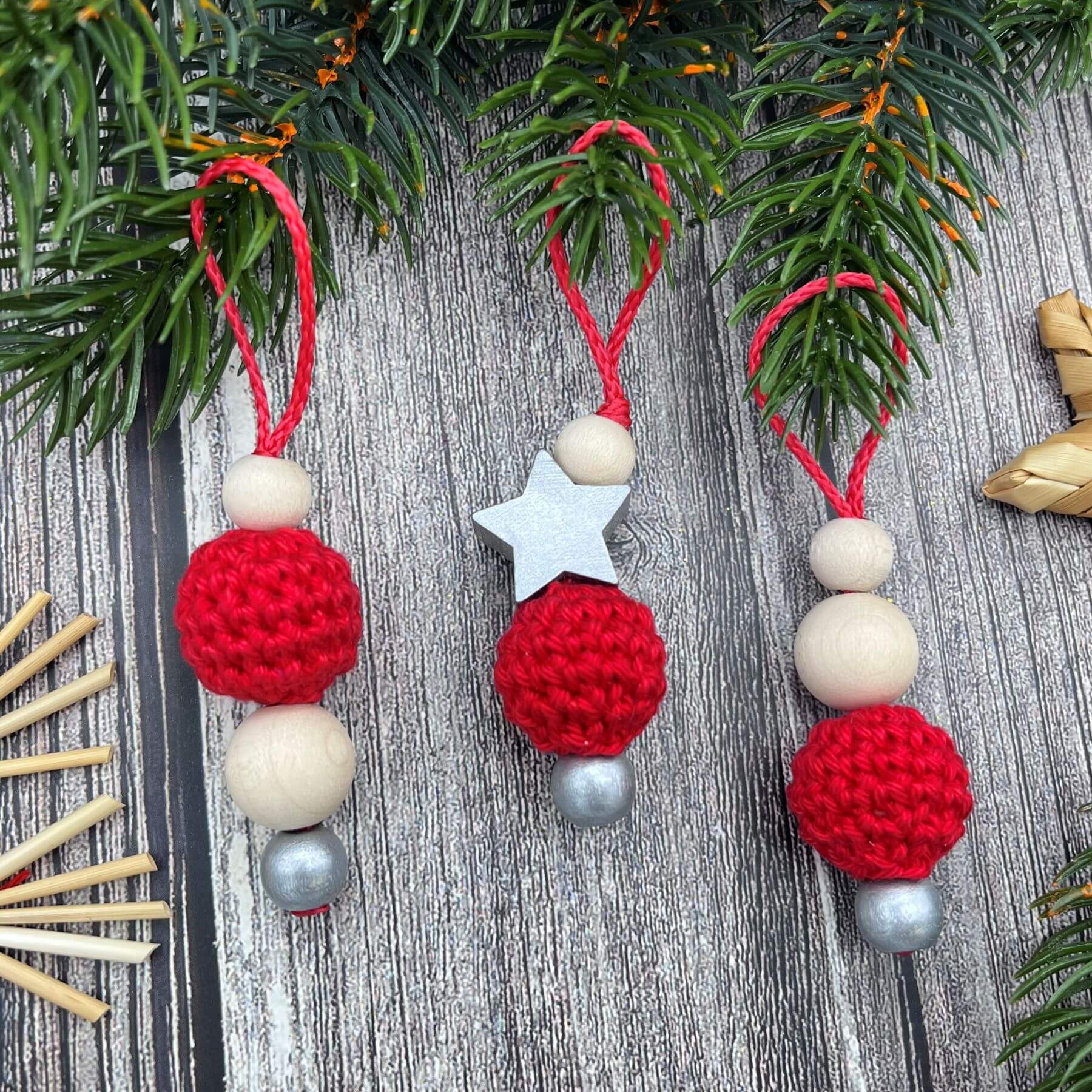 Christmas pendant crochet bead set of 3 - red-silver