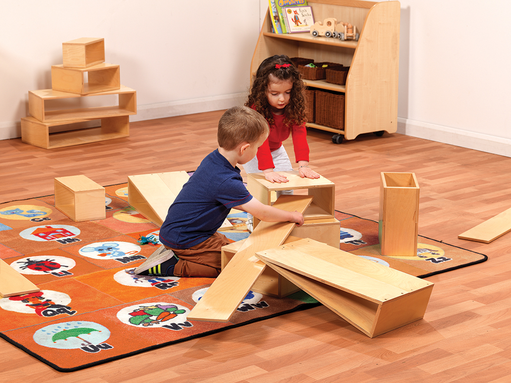 Kinderzimmer, Holzspielzeug, Bausteine, Konstruktion, Spielmatte, Holzspielzeug, Konstruktionsspiel, Holzklötze, Kinderzimmer, Spielaufbau