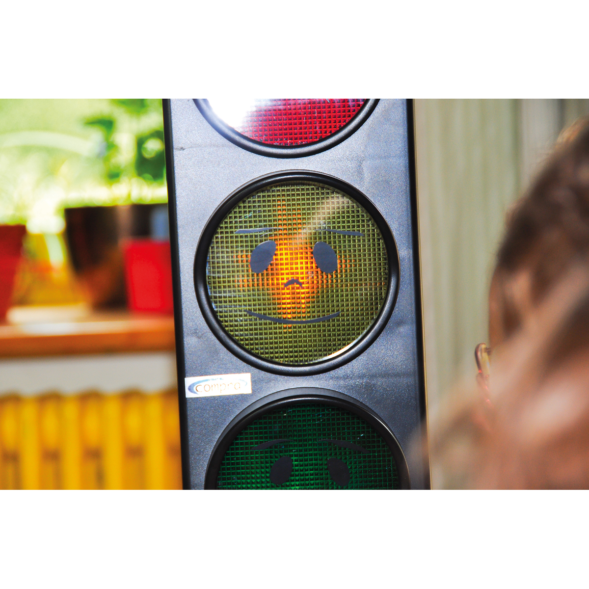 speaker, Lautsprecher, Gitter, grünes Licht, Emoji-Gesicht