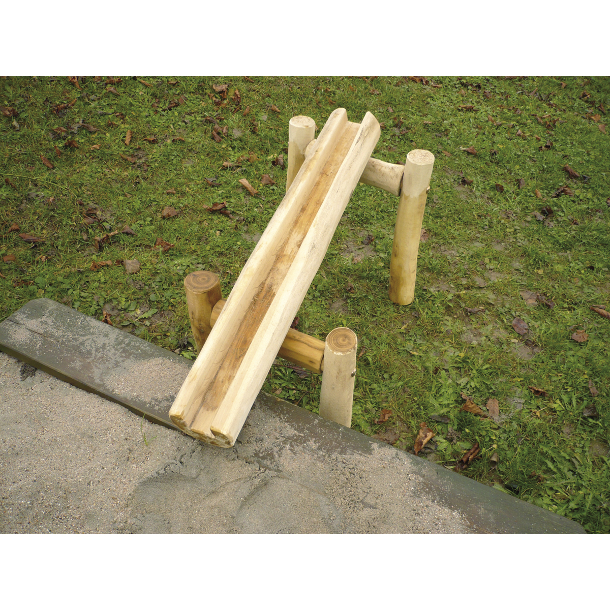 Holzrutsche, Kinderspielzeug, Rutsche, Holz, Outdoor-Spielplatz, Holzrutsche, Kinder-Rutsche, Außen-Spielplatz, Holz, kleine Rampe
