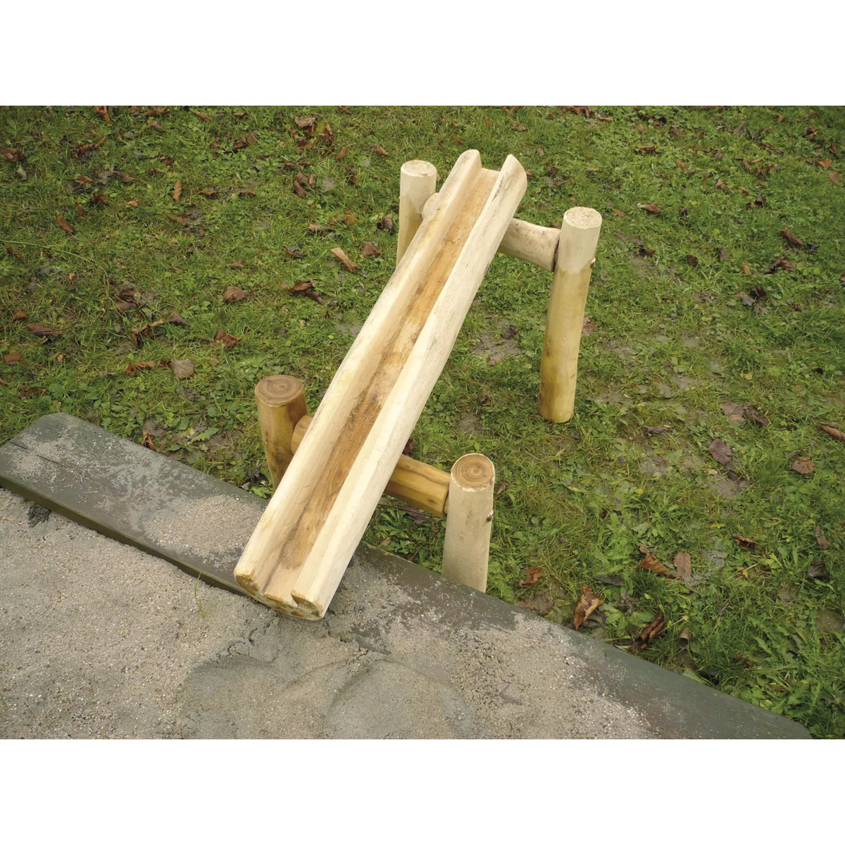 Holzrutsche, Kinderspielzeug, Rutsche, Holz, Outdoor-Spielplatz, Holzrutsche, Kinder-Rutsche, Außen-Spielplatz, Holz, kleine Rampe