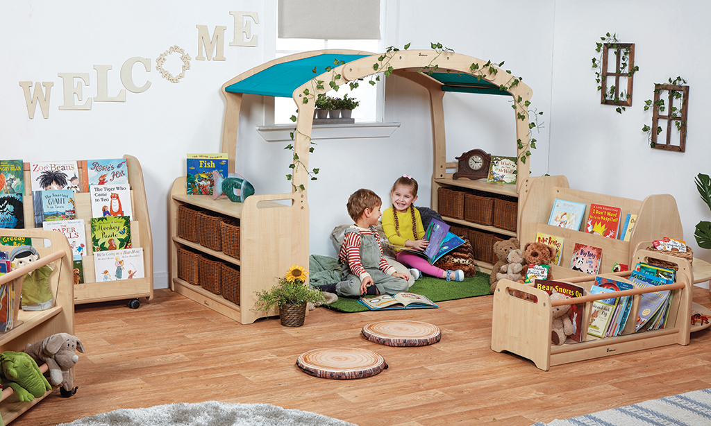 Kinderbibliothek, Bücherregal, Holzmöbel, Kibekinderecke, Spielbereich, Kinderbuchregal, Bücherregal, Holzregal, Kinderzimmer Einrichtung, Leseecke, Kinderbibliothek, Lesebereich, Holzmöbel, Bücherregal, Kinderzimmer