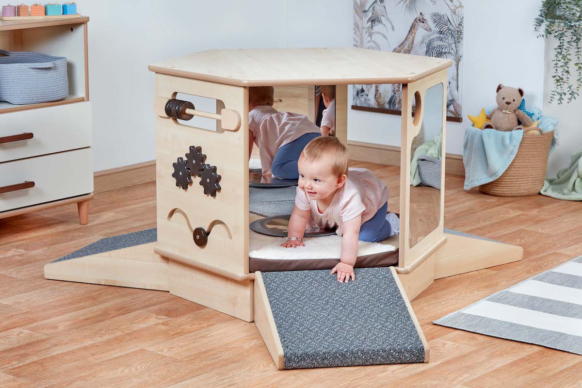 Kletterturm, Kinderturngerät, Holzspielzeug, Rampe, Spielwürfel