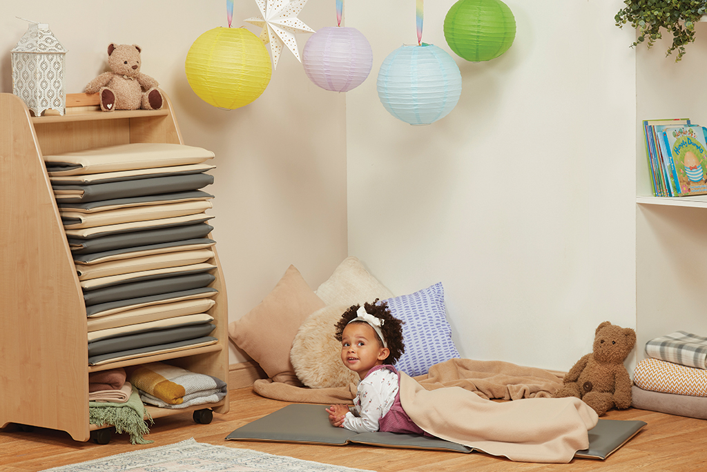 baby, playroom, teddy bears, kindermatte, kinderlager, Kinderzimmer, Spielmatte, Kuscheltiere, Luftballons, Liegebereich