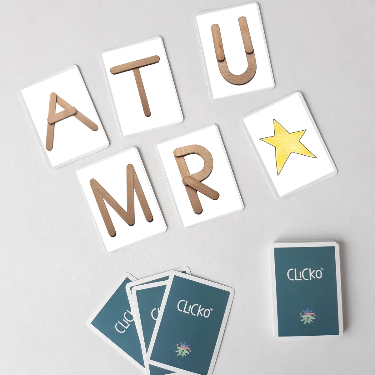 Holzbuchstaben, Anleitungsspiel, ABC-Stücke, Bausteine, Geduldsspiel, Holzbuchstaben, A T U M R Stern, Alphabetkärtchen, Holzbuchstaben magnetisch, Clicko Karten