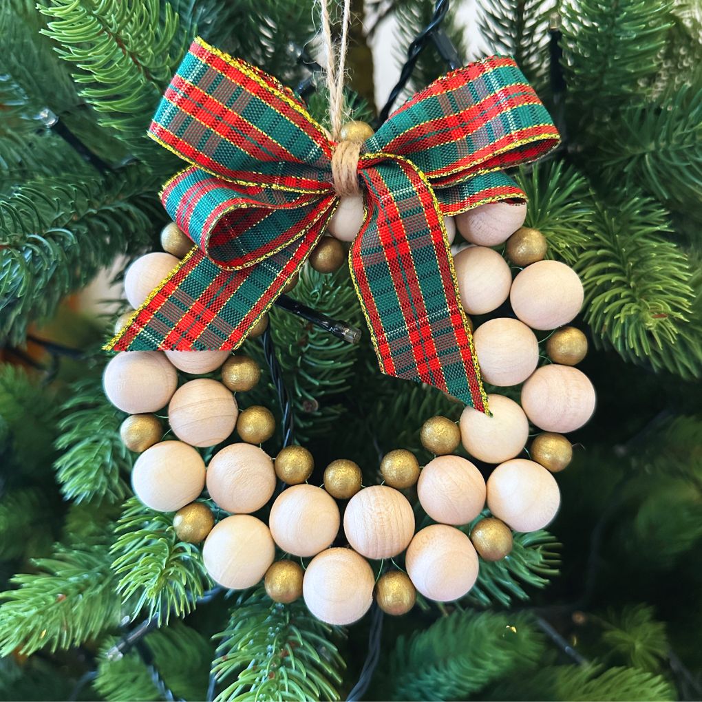 Holzperlen-DIY: Weihnachtskranz 