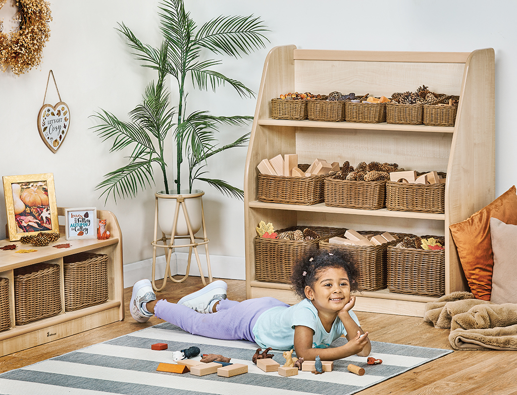 Kinderzimmer, Holzregal, Wälderkorb, Lernspielzeug, Puppe, kinder, spielzimmer, holzregal, korbgefäß, puzzle blokke