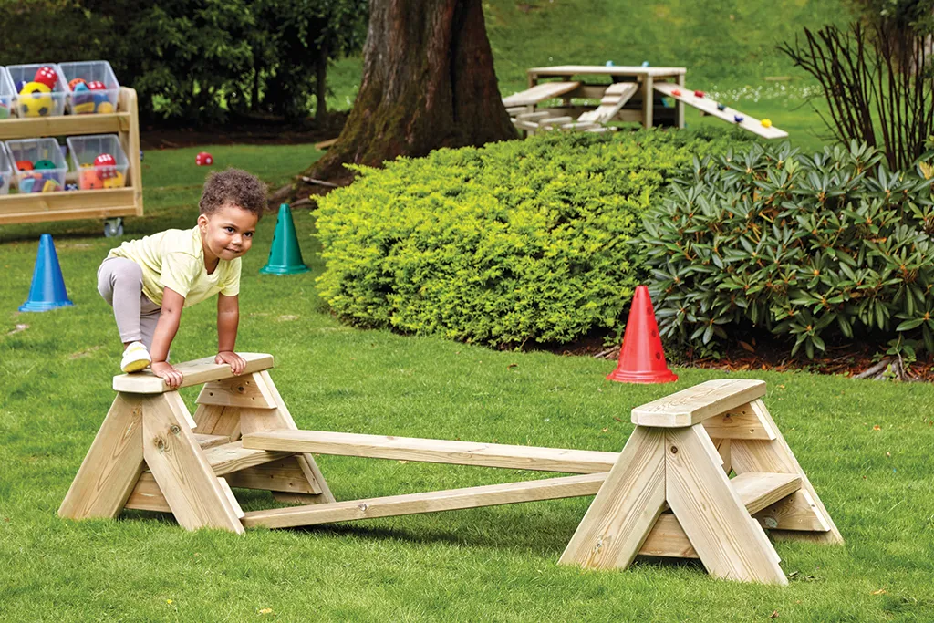 Holzgerüst, Kletterkonstruktion, Spielzeug, Außenbereich, Kinderspiel, holzspielzeug, klettergerüst, spielplatz, kinderspielzeug, outdoor-setup