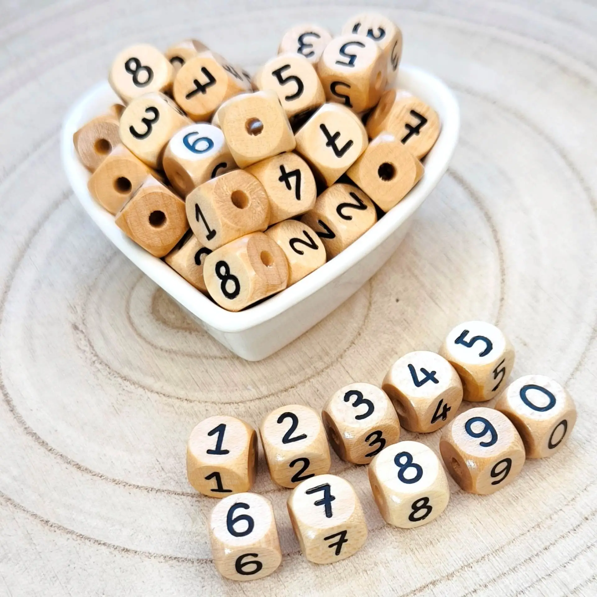 Zahlenperlen Zahlenwürfel Holz 10 mm geprägt 