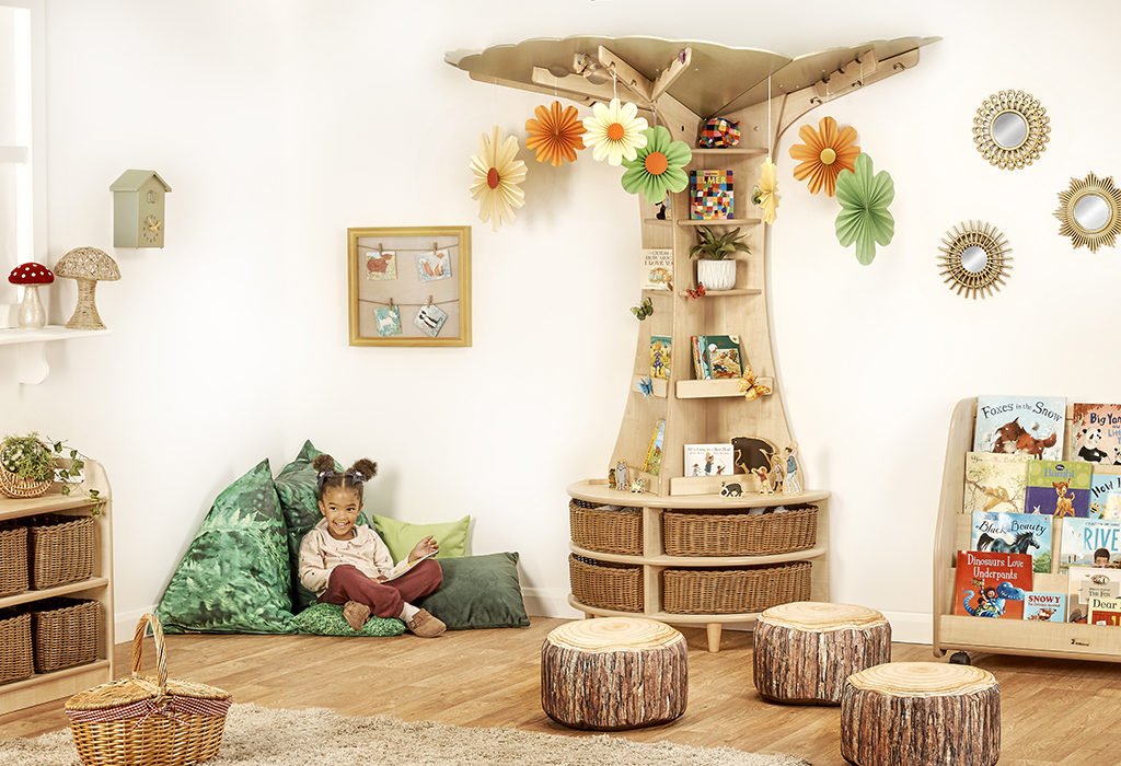 Kinderzimmer, Leseecke, Holzregal, Kissen, Bücherregal, Kinderzimmer, Lesekiosk, Regal, Holzstuhl, Kissen