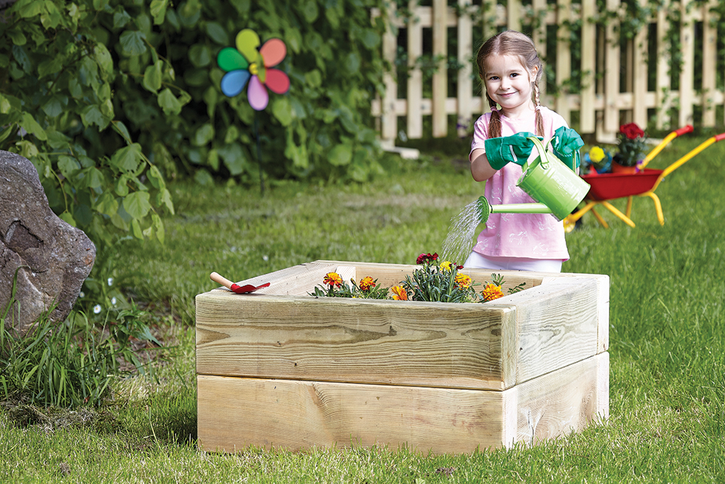 Kinder_garten, Garten, Blumen_topf, Gießkanne, Holzkasten, Kindergarten, Blumenbeet, Bewässerung, Garten, Kind im Freien