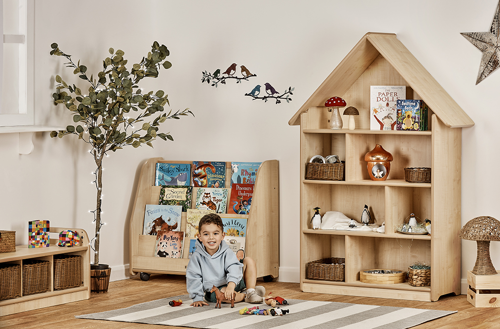 Kinderzimmer, Holzregal, Bücherregal, Spielzeug, Kinderzimmerdekoration, Kinderzimmer, Holzregal, Bücherregal, Kuscheltier, Spielzimmer