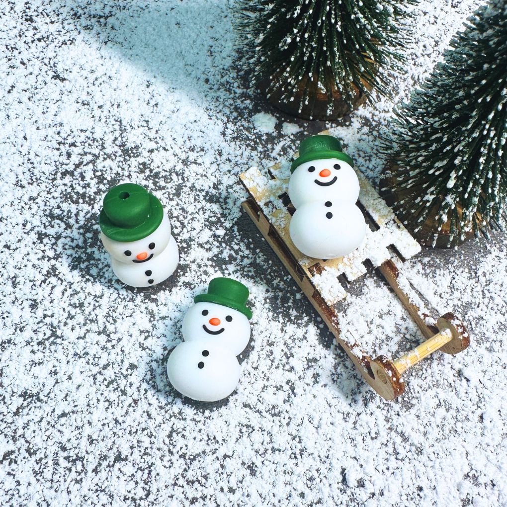 Schneemann-Motivperle aus Silikon Schneemann-Motivperle aus Silikon