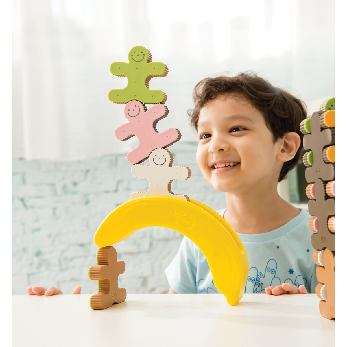 Kinderspielzeug, Balancierspiel, Konstruktionsbausteine, Holzbausteine, Spielzeugserie