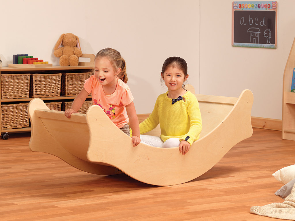 kinderspielzeug, schaukel, holz, kinderzimmer, teddy auf regale, kindergarten, kinder, holz seesaw, fernseh?, zwei kinder