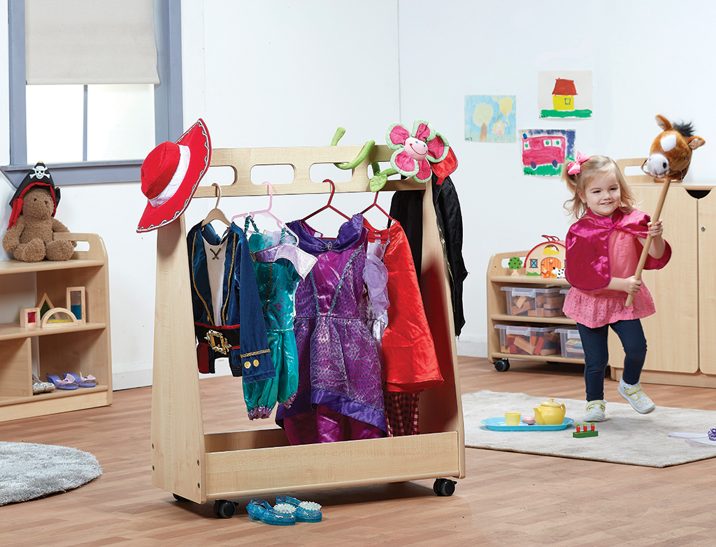 Kinderkostüm, Kleiderstange, Kleidung, Spielzimmer, Puppenkleid, Kleiderständer, Kinderkleidung, Verkleidung, Spielzimmer, Puppe/Kinderspiel