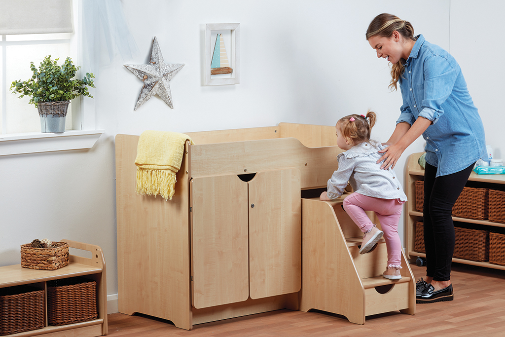 Kleiderschrank, Kinderzimmer, Holzspielzeug, Kletter-/Aufstiegstreppe, Wohnzimmer-Setup, Kleiderschrank, Kinderzimmer, Holzstuhl, Wandeltreppe, Spielküsten
