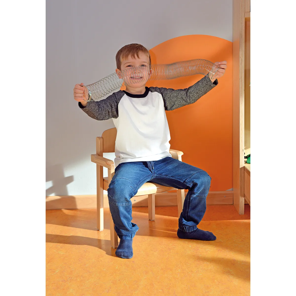 Kinder, Sessel, Sessel aus Holz, Jeans, Schaumstoff-spirale, Kind, Stuhl, Spiralfeder-Spielzeug, flexible Röhre, blauer Jeans