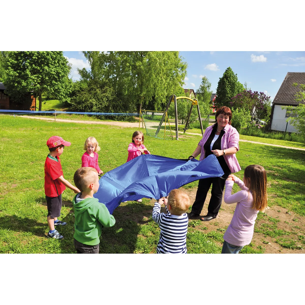 spielplatz, kindergarten, parka, schirm, spielmaterial, Kindergruppe, Spielplatz, Draußen, Seil- oder Fallschutzdecke, Gemeinschaftsspiel