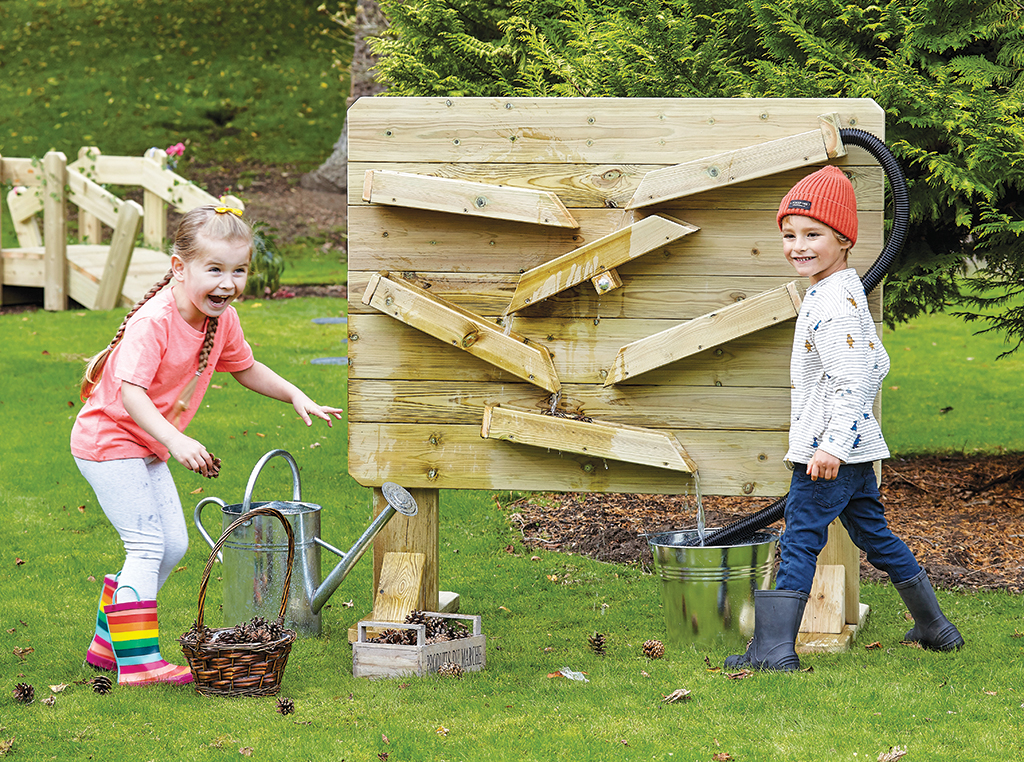 holzspiel, holzspielzeug, kinderspiel, wasserspiel, spielanlage, Holzspielanlage, Waldspiel, Kinder spielen, Holzpuzzle, Staffelbaukasten