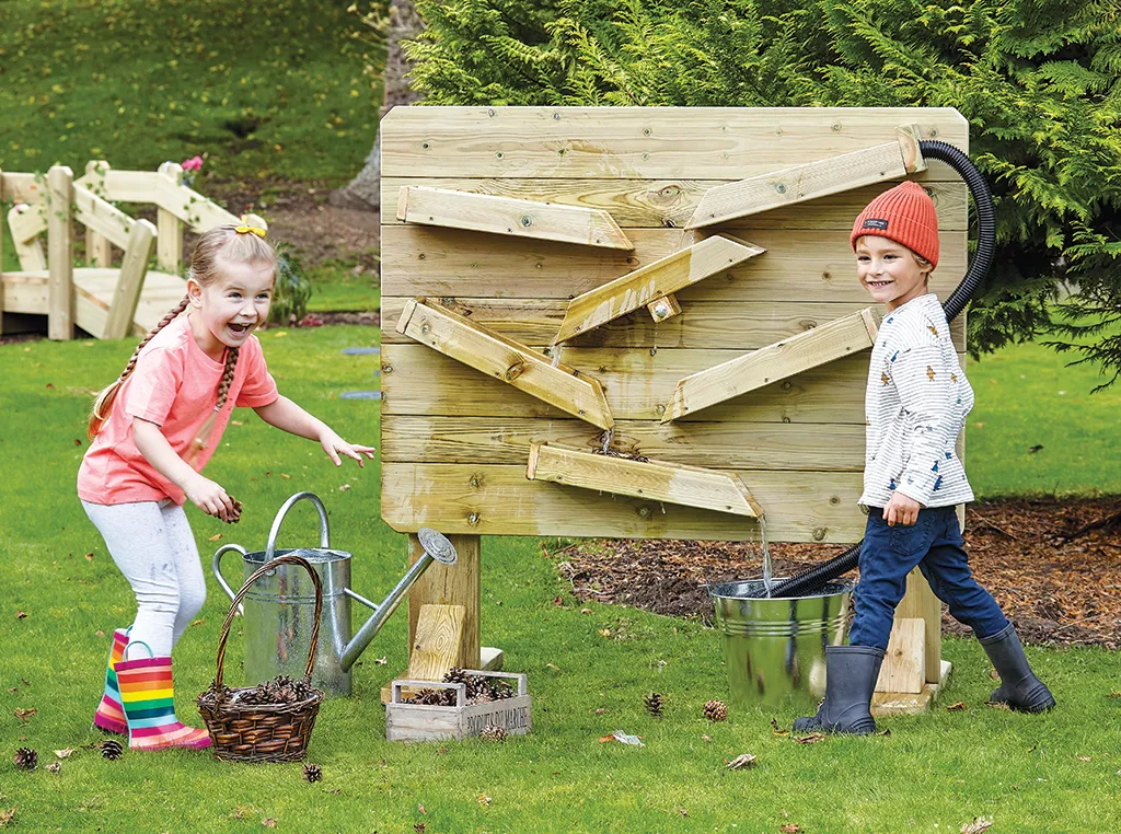 holzspiel, holzspielzeug, kinderspiel, wasserspiel, spielanlage, Holzspielanlage, Waldspiel, Kinder spielen, Holzpuzzle, Staffelbaukasten