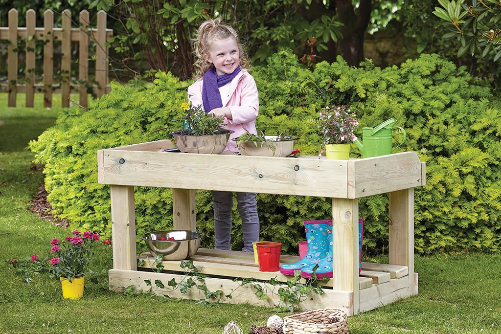 kindergarten, play table, outdoor garden, children planter, boots, Kinderwerkbank, Holzwerkbank, Gartenwerkbank, Gartenoutfit, Kleidung-Schuhwerk