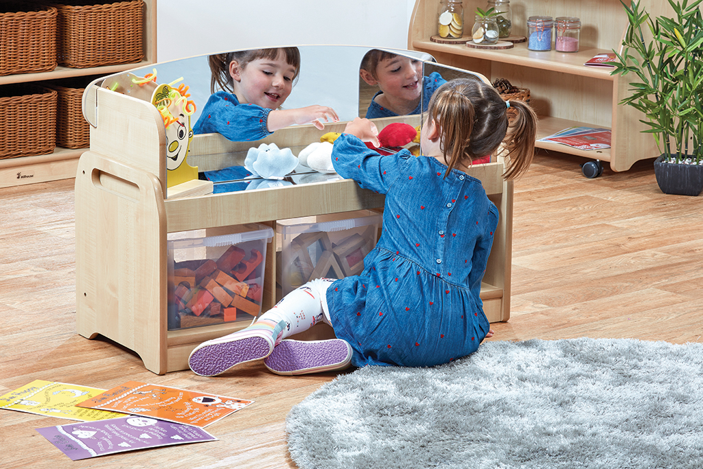 Kinderzimmer, Holzspielzeug, Puppenhaus, Spielzeugaufbau, Kinderzimmermöbel, Kinderzimmer, Spielteppich, Kleidung, Puppe, Holzspielzeug
