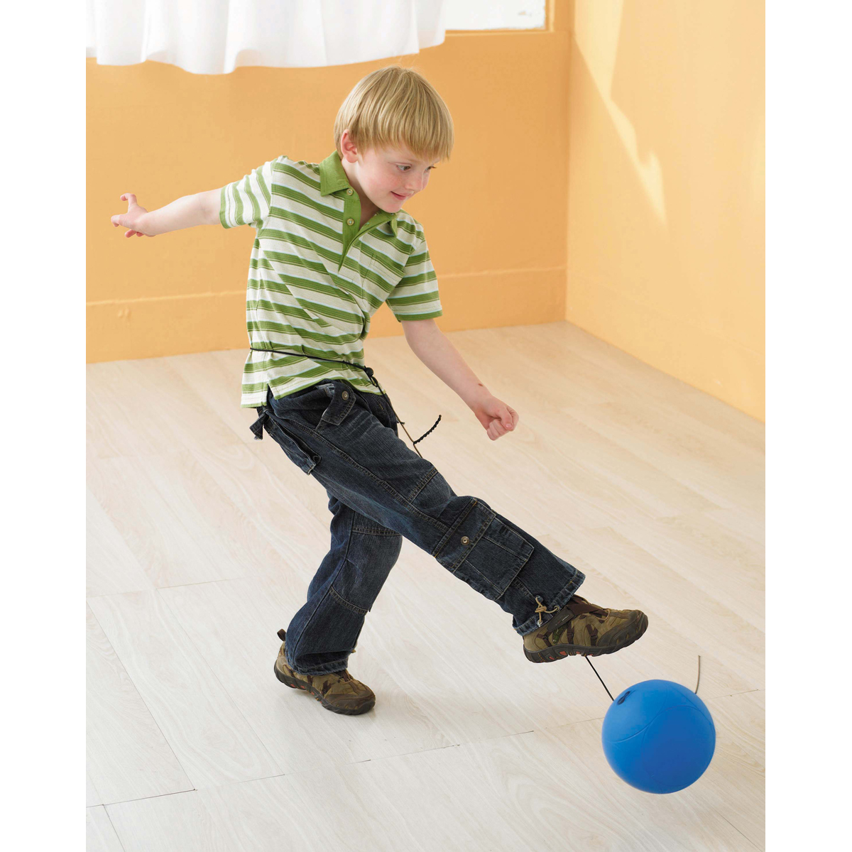 Kinder, Polo-Shirt, Streifen, Jeans, Ball