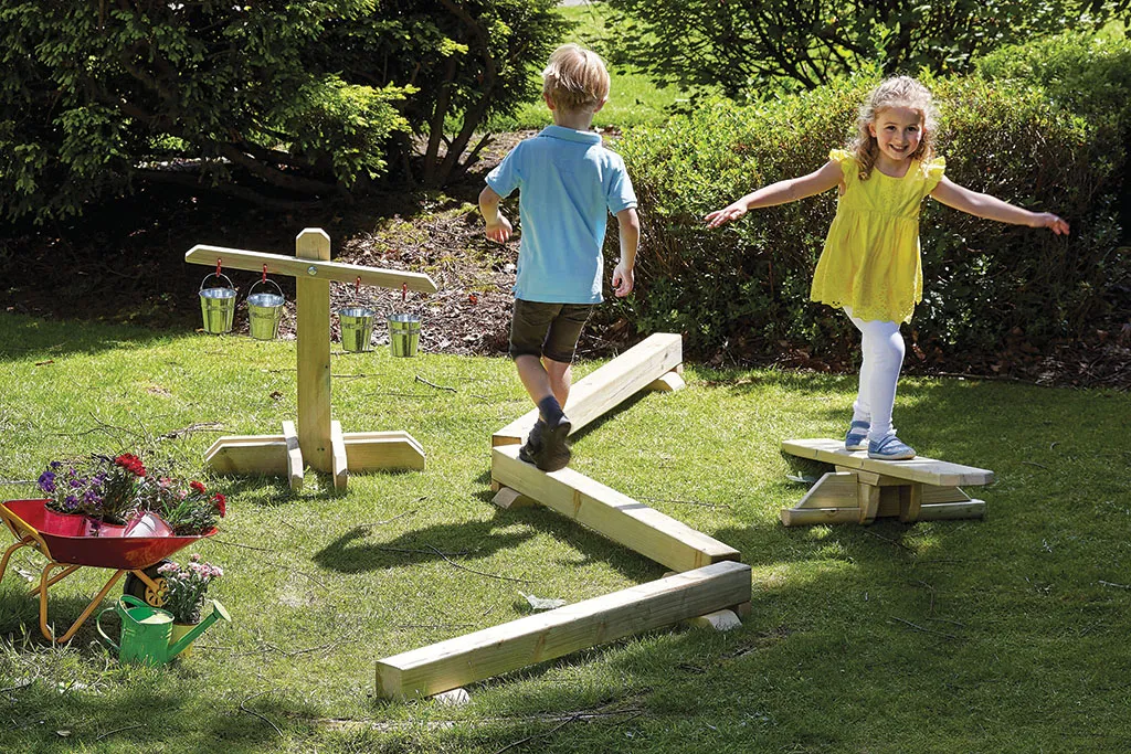 Spielplatz, im Freien, Kinder, Holz-Balancierbalken, Gartenumgebung, kindergartenz outdoor?, holzbalancierbalken, kinder outdoor spiel, gartenspielsetup, holzspielplatz, Spielspielzeug, Kletterparcours, Outdoor-Spiel, Holzbaukasten, Kindergarten, spielpl
