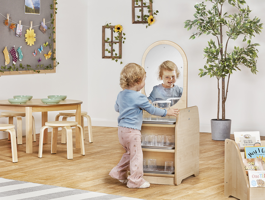 Kinderspielküche, Spielzeugküche, Holzspielzeug, Kinderzimmer, Küchenregal, Kinder Spielzeug, Spielzeugregal, Stehendes Spielzeug, Kinderzimmer-Deko, Holzregal