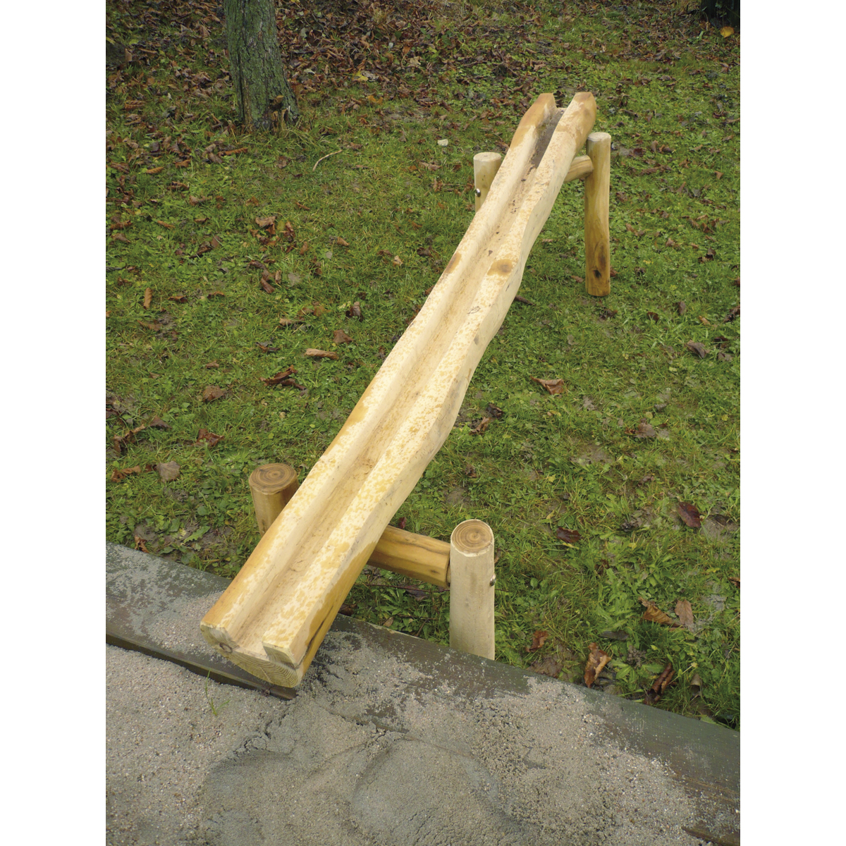 Holzrutsche, Spielplatz, Rutschbahn, Holz, Outdoor-Spielgerät, Holzrutsche, Outdoor-Spielgerät, Holz, Kleinspielgerät, Rutsche Holz