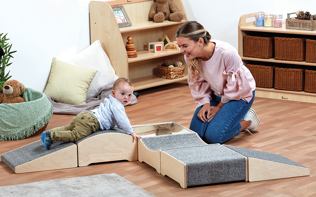 Baby-Spielmatte, Schaumstofframpe, Holzbausteine, weiches Grau, Baby-Aktivität, Toddler-Spielzeug, Kaufspielzeug, Babyspielzeug, Wippe, Holzspielzeug, Greifkonstruktion