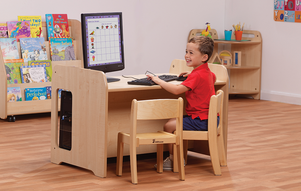 Kinder-Computer, PC-Arbeitsplatz, Kinderstuhl, Holztisch, Schreibtisch-Setup, Kindercomputer, Schreibtisch, PC, Laptophalter, Kinderstuhl