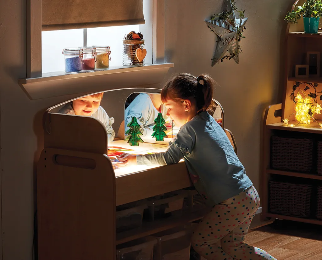 Kinder, Holzspielzeug, Lichterpfad, Weihnachtsdeko, Spieltisch, Kinderzimmer, Holzspielzeug, Tischlampe?, Kleine Lichter, Spielzeugkamera?