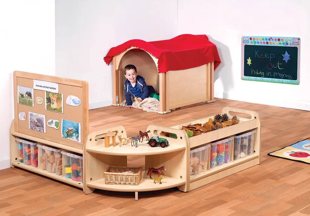 Kleinkind Spielbereich, Holzspielzeug, Kinderzimmer Möbel, Puppenhaus?, Spielteppich, kinderspielküche, Kinderzimmer, Holzspielzeug, Spielzeugaufbewahrung, Regal, Kinderzimmer, Spielkiste, Holzspielzeug, Puppenhaus, Tierfiguren