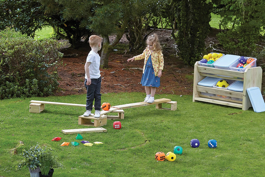 Kinderspielzeug, Hüpfbrett, Wü rfelelement, Würfel, Ballspielzeug, Outdoor-Spiel, Kinderspiel, Balancierbalken, Spielzeug, Wälle?