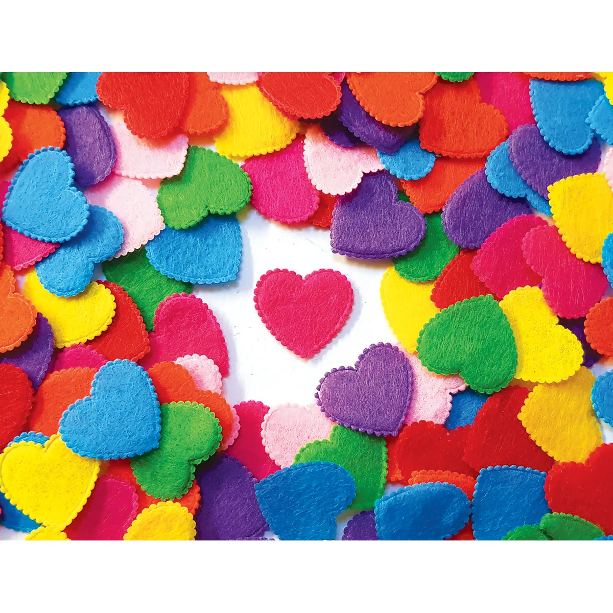 Herzaufkleber, Stoffherzen, bunte Herzen, Filzaufkleber, Klebepunkte, Herzchen, Streudekoration, Papierstücke, bunt, Herzform