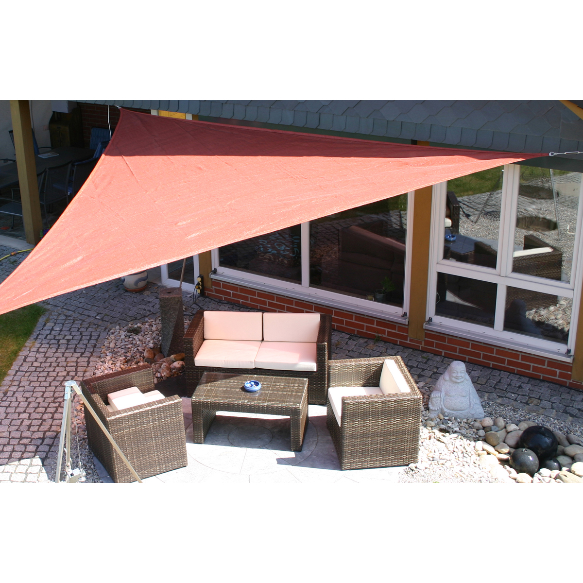 Sonnensegel, Terrassenset, Korbgeflecht, Sofagarnitur, Achtkantige Schirmhalter, Sonnensegel, Terrassenbereich, Gartenmöbel, Sitzgruppe, Sonnenlichtschatten