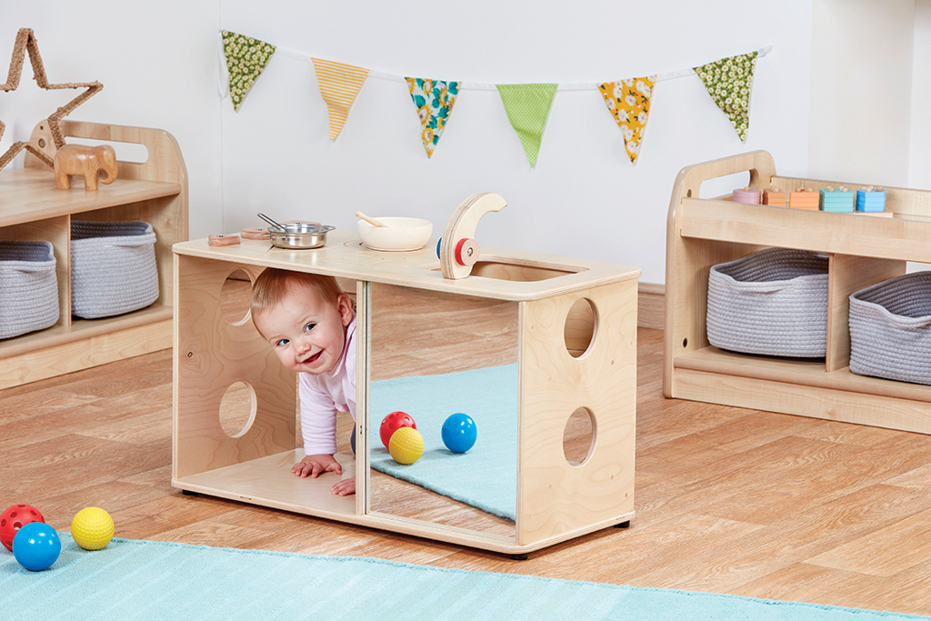 Kinderzimmer, Spielzeug, Holztisch, Holzspielzeug, Bälle, Kinderwerkbank, Holzspielzeug, Rätselstab, Kugel, Spielzeugküche