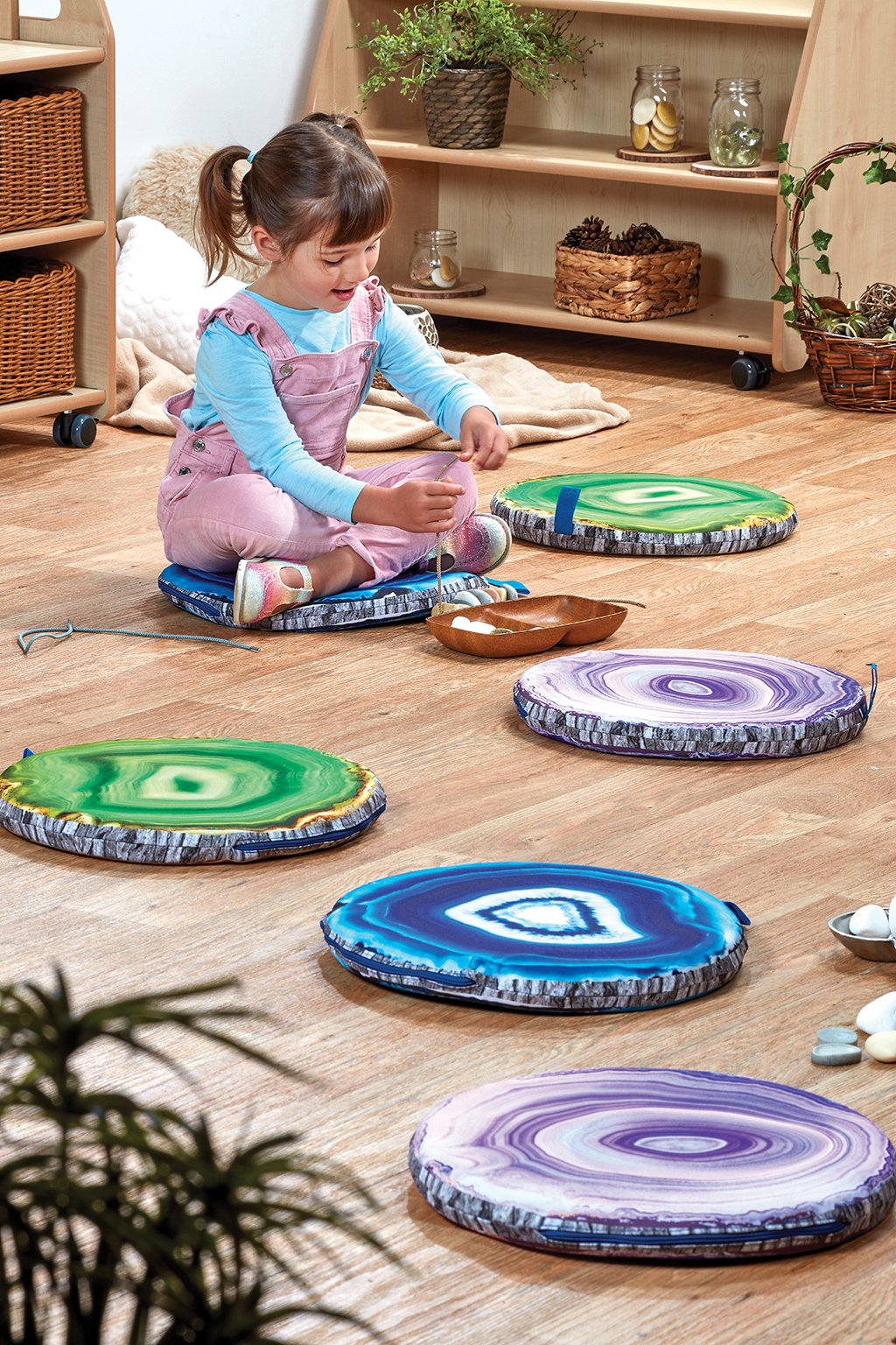 Kinderzimmer, Puzzles, Bodenauflage, Steinplatten, Kieselstein-Design, KinderSpiel, Spielkissen, Korkplatten, Stepping Stones, Pfade aus Holz