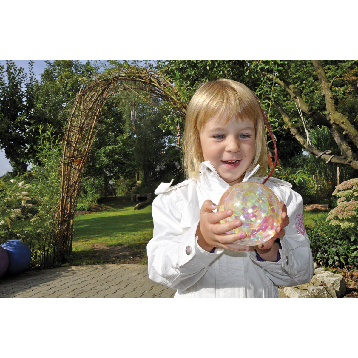 Kinder, Wasserball, Glitzerball, Garten, Jacke