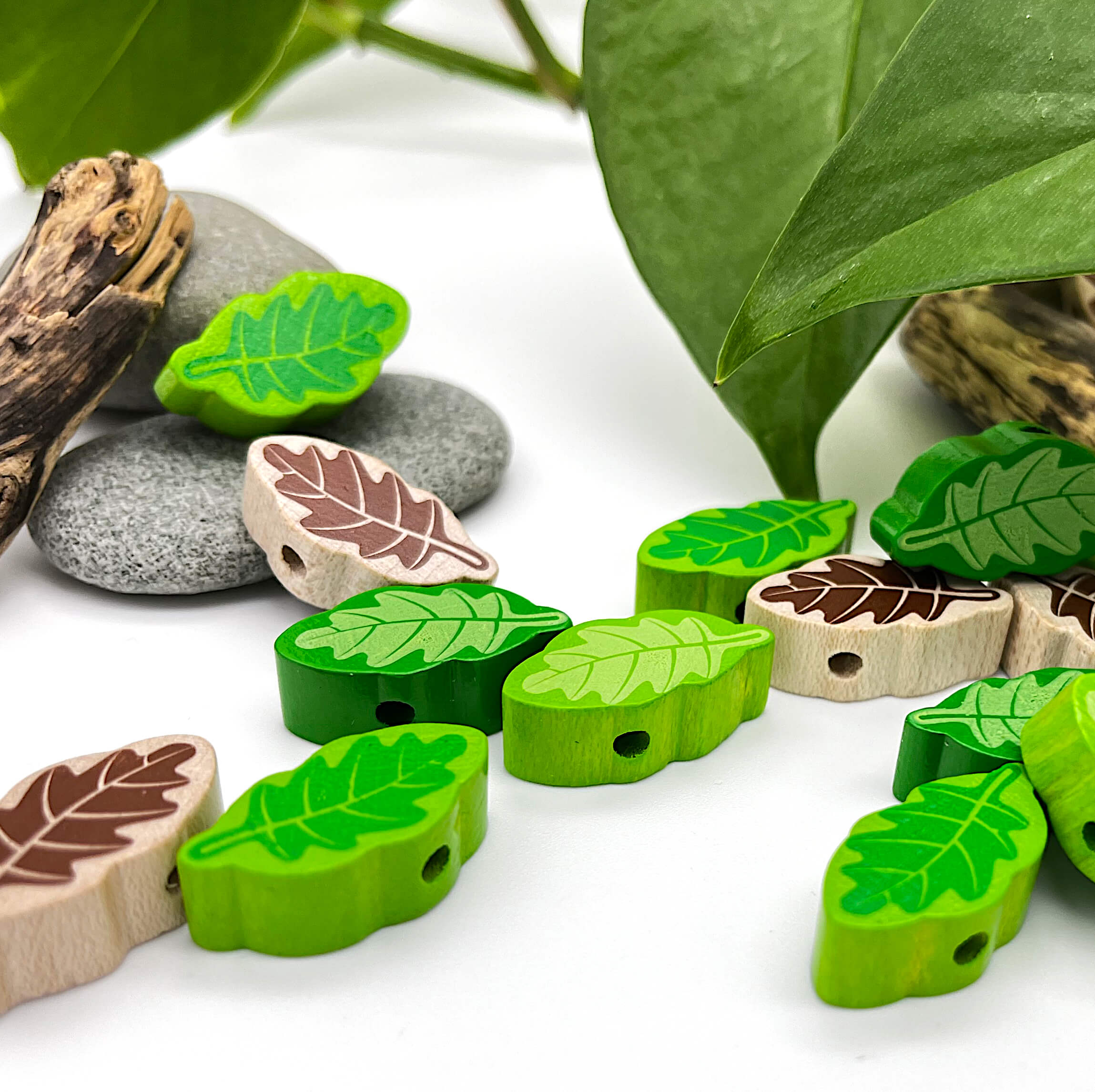 Leaf motif bead