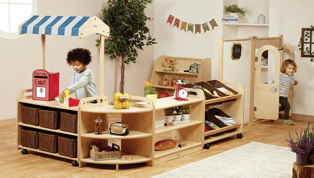 Kinderspielküche, Ladentheke, Holzregal, Korbregal, Spielzeugladen, Kiosk, Spielmarkt, Holzmöbel, Kinderladen, Warenkorb, kinder, spielkaufhaus, rollenspiel, holzmöbel, topfpflanze