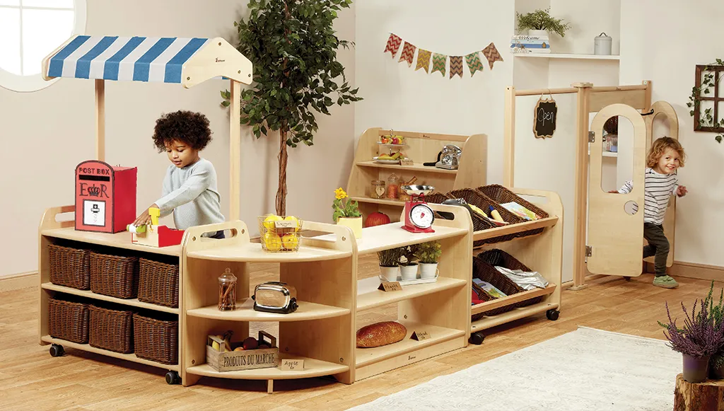 Kinderspielküche, Ladentheke, Holzregal, Korbregal, Spielzeugladen, Kiosk, Spielmarkt, Holzmöbel, Kinderladen, Warenkorb, kinder, spielkaufhaus, rollenspiel, holzmöbel, topfpflanze