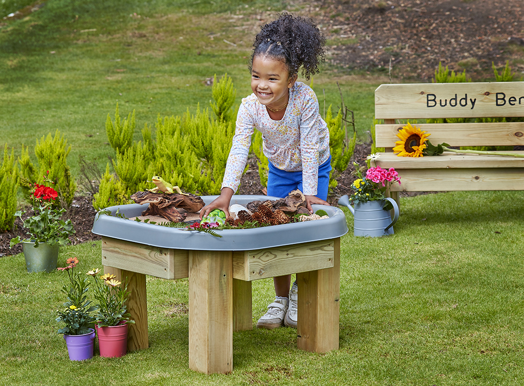 Kinderspielzeug, Kinderwerkbank, Outdoor-Spiel, Tisch-Spiel, Naturmaterialien, Spieltisch, Klettertisch, Naturspielzeug, Gartenaktivität, Kinderspiel