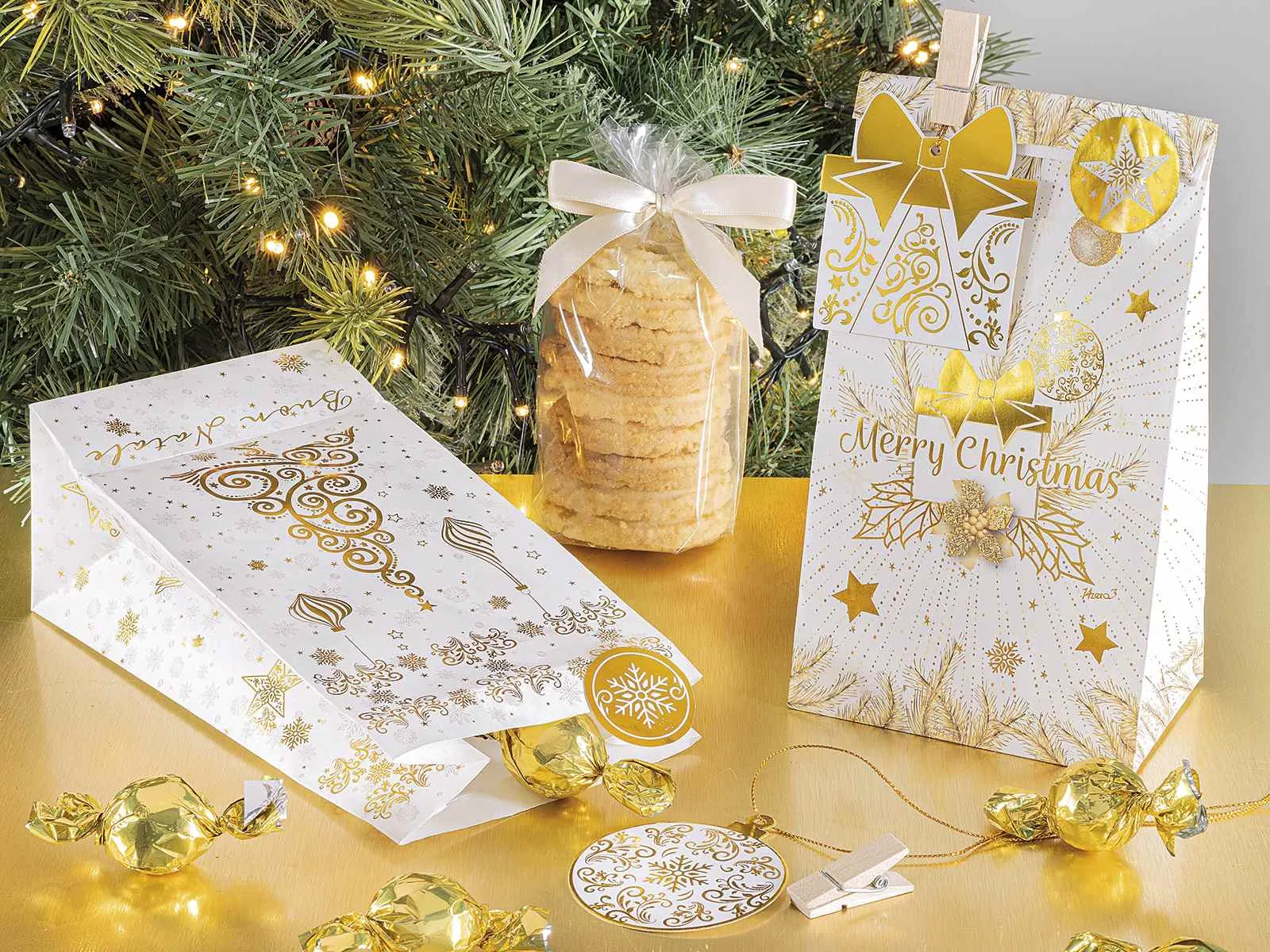 Weihnachtspapiertüte Gold mit Clip, Anhänger und Aufkleber