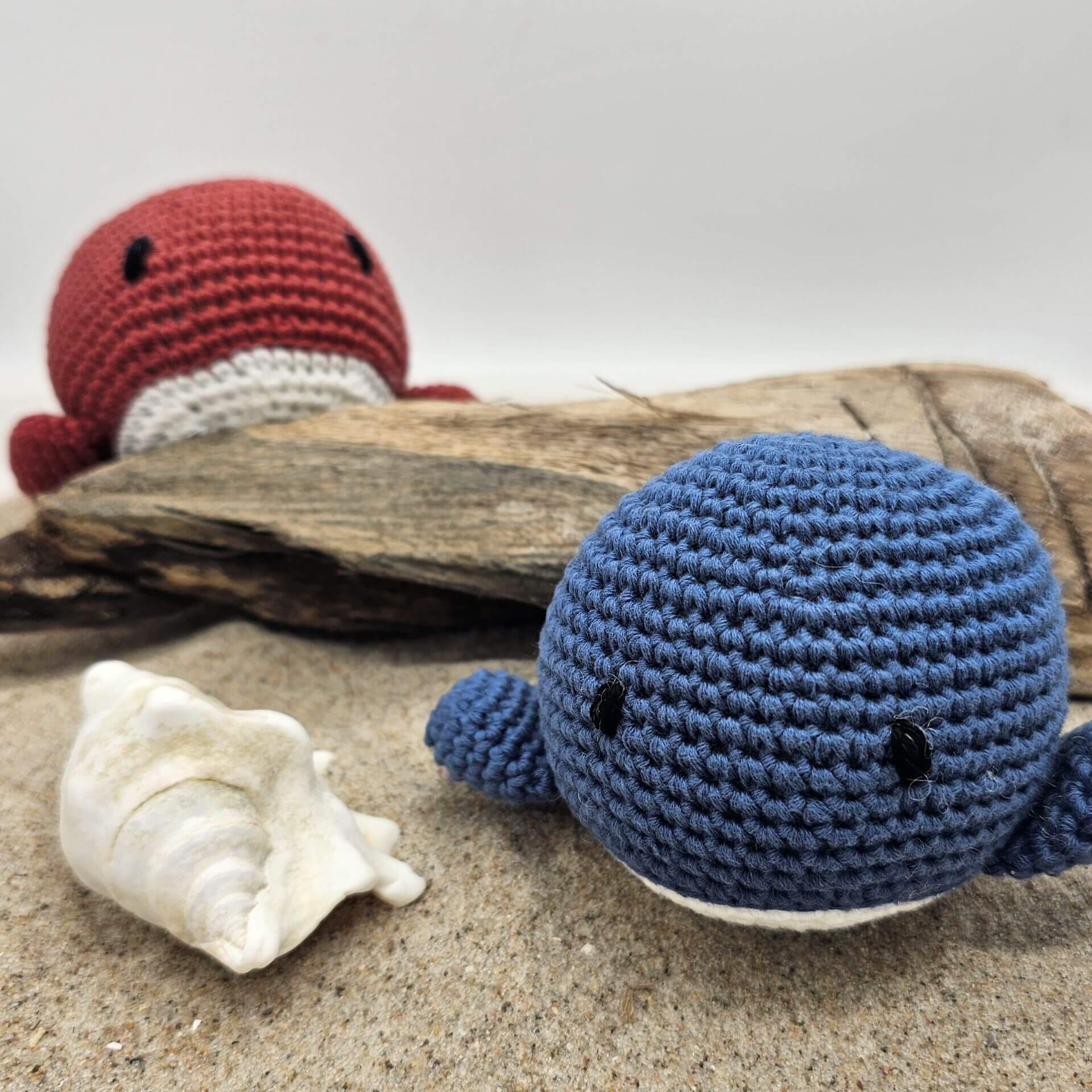 Crochet whale - mini