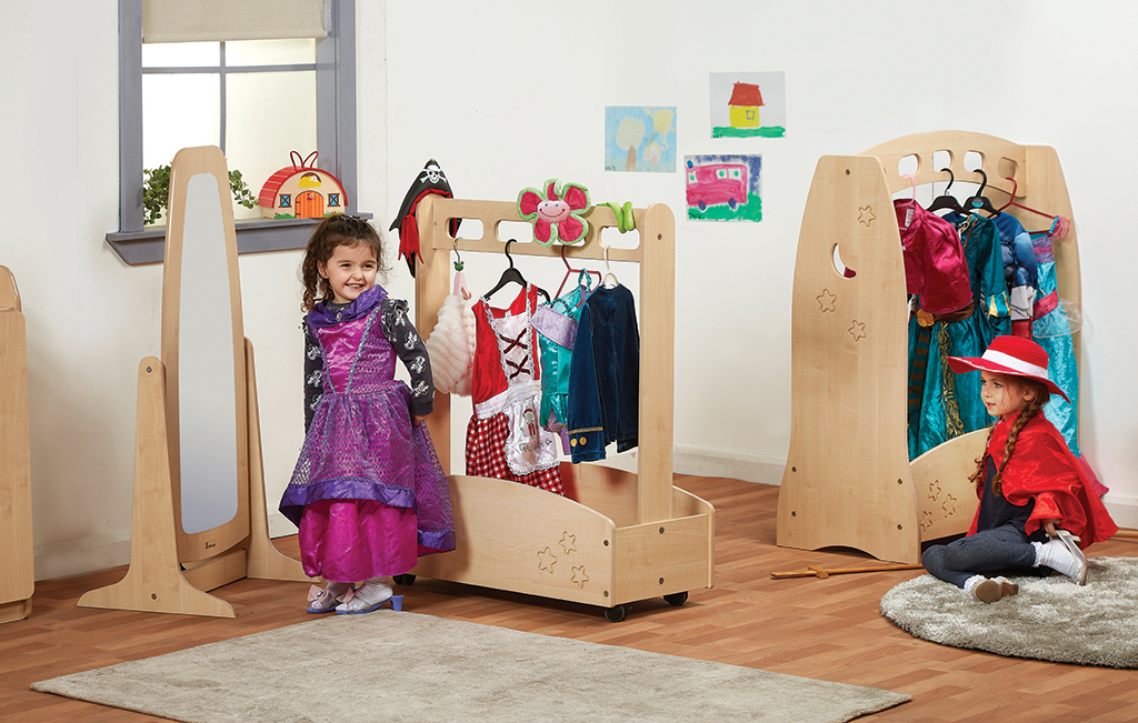 Kinderkostüm, Kleiderständer, Kleidungsspiel, Mädchen, Puppe, Kleidung, Kostüm, Kinder, Holzständer, Kleiderstange, Kinderkostüm, Kleiderständer, Kleidungsspielzeug, Puppe/Röcke, Spielzimmer, Kleiderständer, Kinderkostüm, Kleiderständer Holz, Prinzessin K