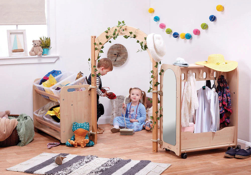 Toddler Dressing Up Mini Zone mit großen Körben